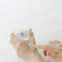 Aplicando Beauty of Joseon Dynasty Cream